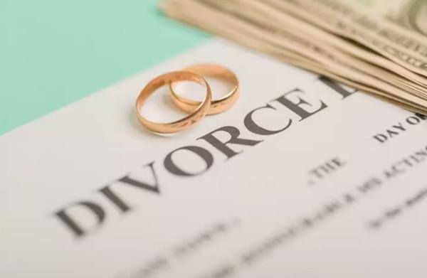 Bấm sai một nút trên máy tính, luật sư khiến cặp vợ chồng 21 năm ly hôn nhầm-2