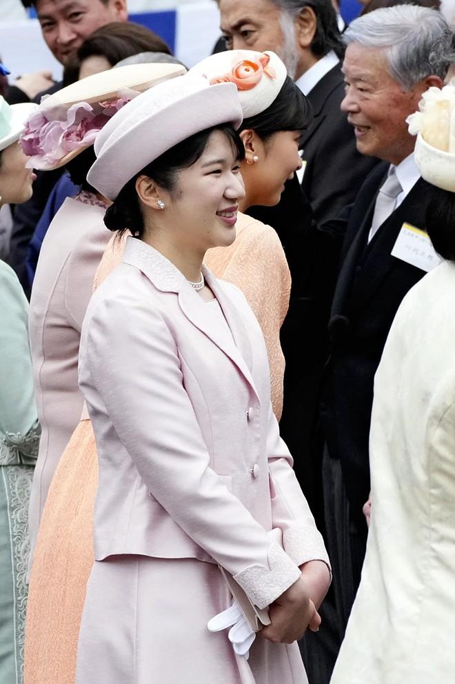 Hoàng gia Nhật Bản tổ chức tiệc mùa xuân: Hai công chúa rạng rỡ chiếm trọn spotlight-6