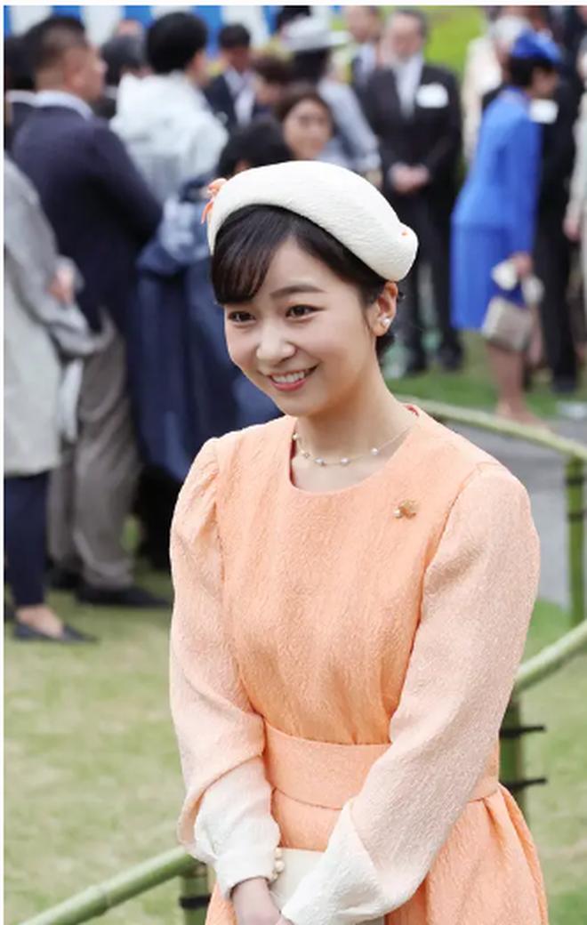 Hoàng gia Nhật Bản tổ chức tiệc mùa xuân: Hai công chúa rạng rỡ chiếm trọn spotlight-8