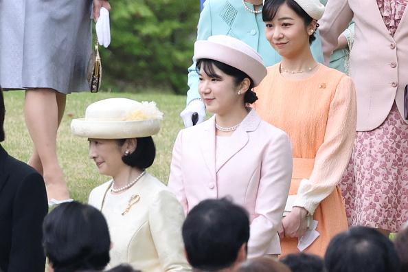Hoàng gia Nhật Bản tổ chức tiệc mùa xuân: Hai công chúa rạng rỡ chiếm trọn spotlight-5