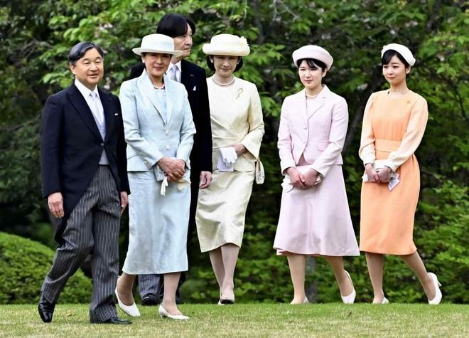 Hoàng gia Nhật Bản tổ chức tiệc mùa xuân: Hai công chúa rạng rỡ chiếm trọn spotlight-2