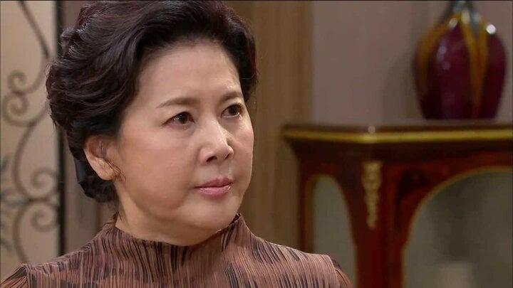 Là quả phụ 61 tuổi, tôi khổ tâm khi vấp phải cuộc tình tay ba với bạn thân-1