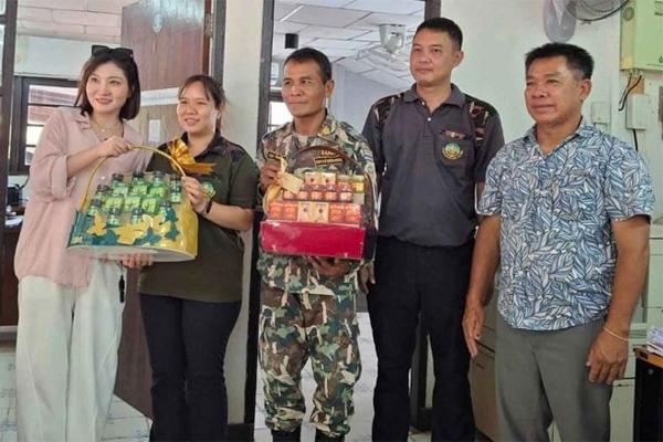 Thoát chết sau vụ sạt lở, chàng trai vượt 800km đến nhà cảm ơn ân nhân-3