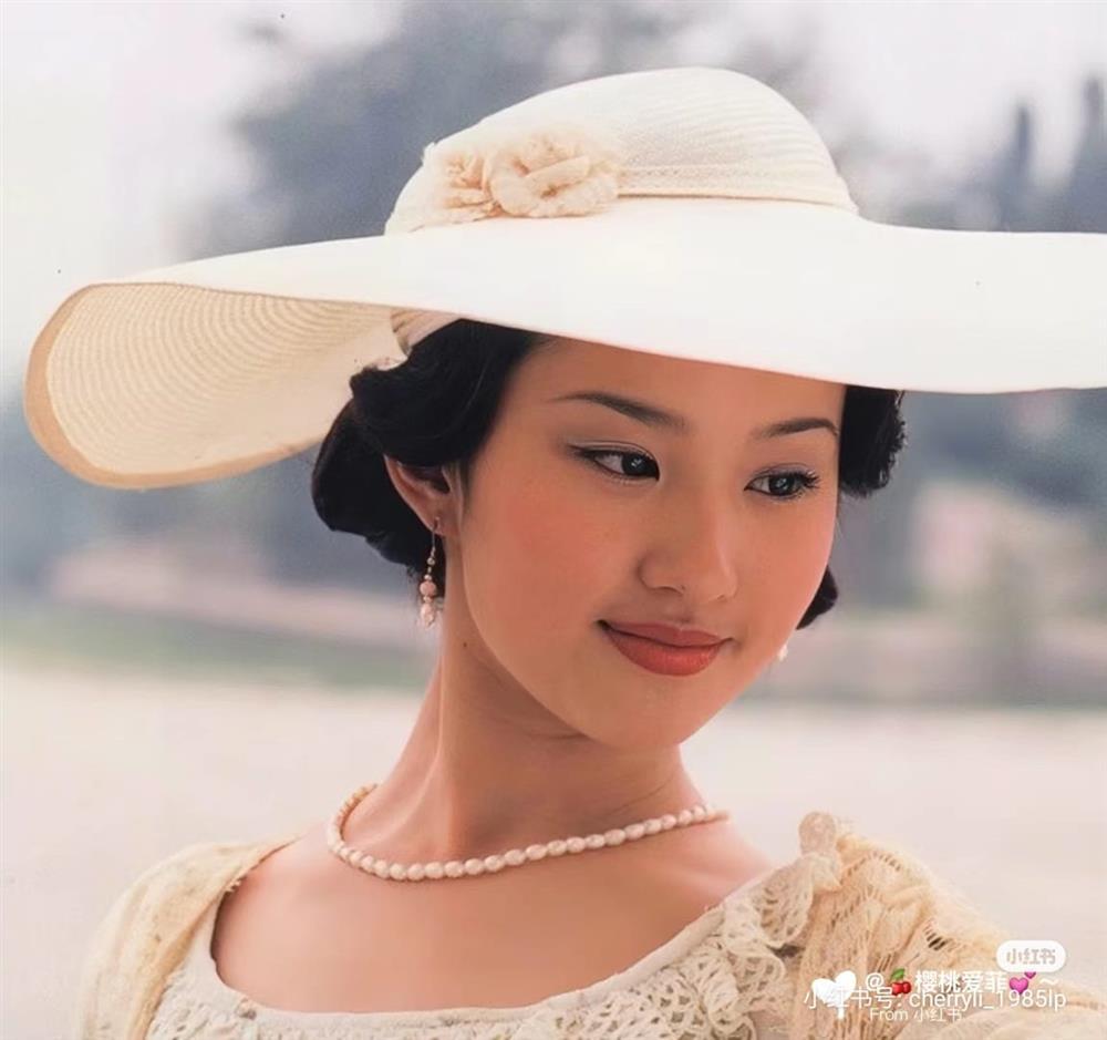 Bức ảnh 24 năm trước của Lưu Diệc Phi bị đào lại gây sốt cõi mạng-4