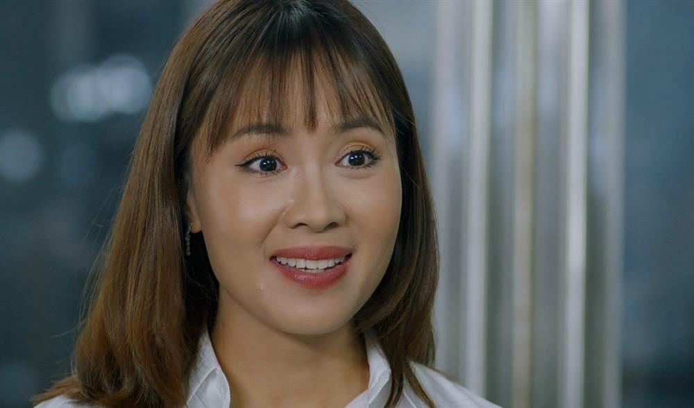 Vẻ ngoài đối lập của Hồng Diễm trên phim và ngoài đời-2