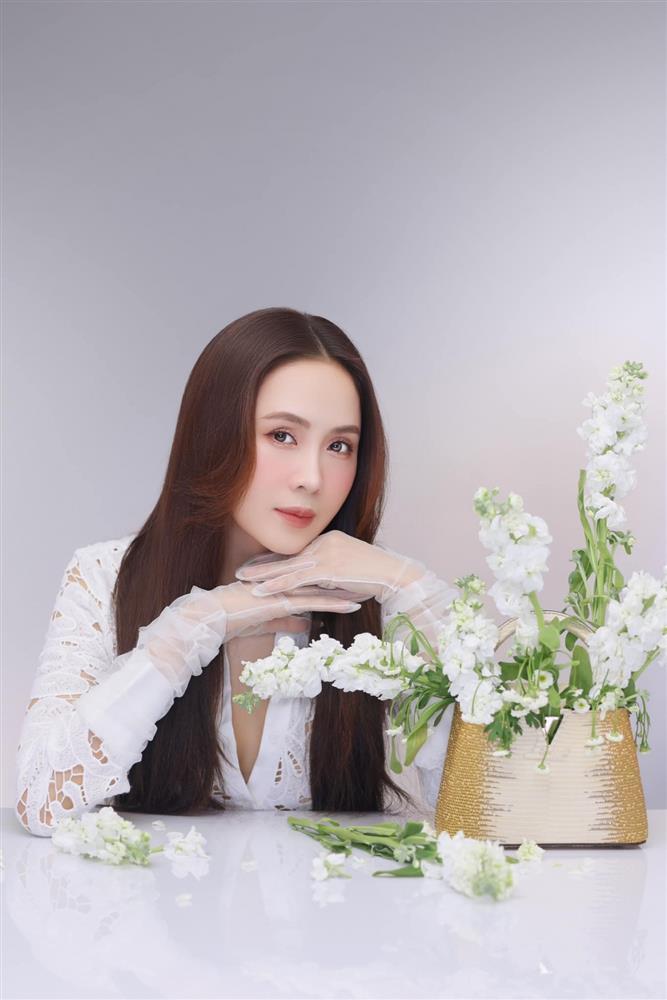 Vẻ ngoài đối lập của Hồng Diễm trên phim và ngoài đời-10