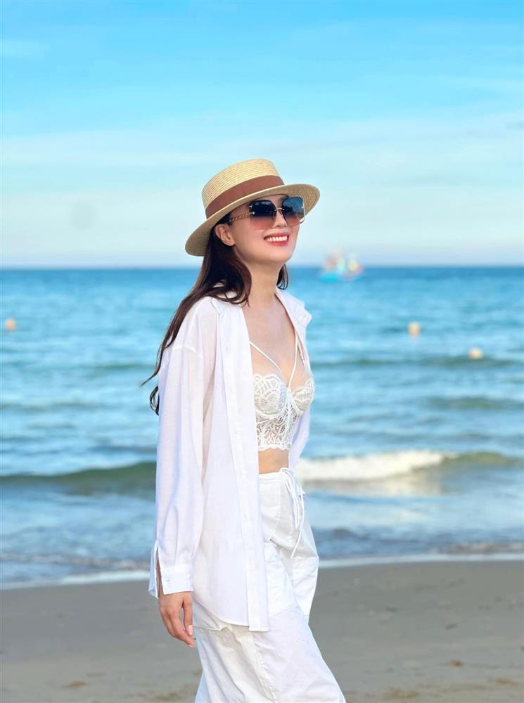 Vẻ ngoài đối lập của Hồng Diễm trên phim và ngoài đời-6