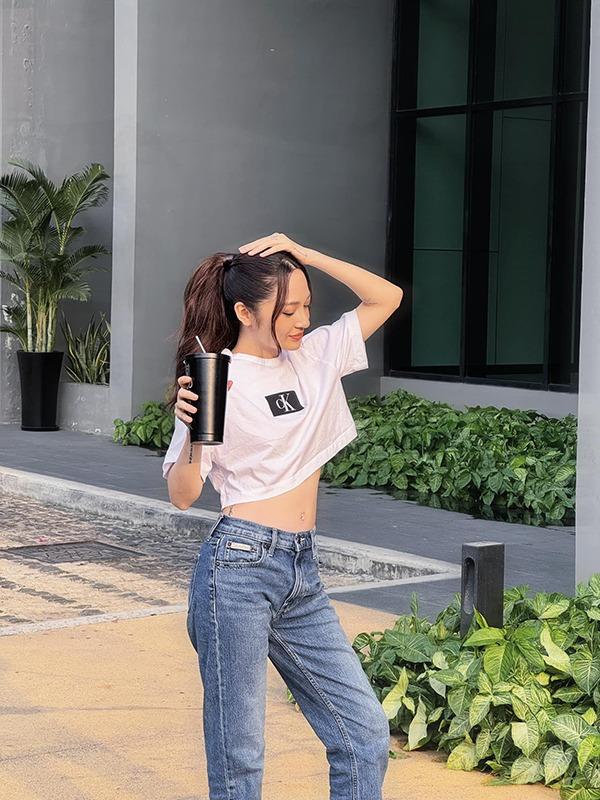 Sắc vóc đời thực xinh đẹp của nữ ca sĩ vừa công khai có con gái 13 tháng tuổi-5