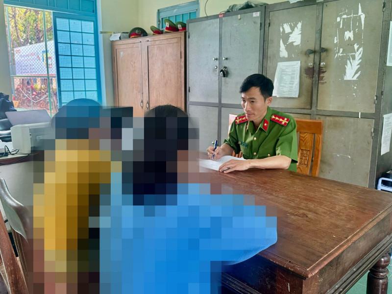 Rủ bé gái đến nhà chơi, 3 thanh niên lần lượt thay nhau hãm hại-1