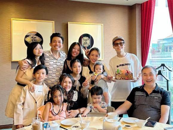 Mina Phạm từng căng như dây đàn với con gái Minh Nhựa, giờ lên chức bà ngoại trẻ nhất showbiz, thân thiết với con chồng-4