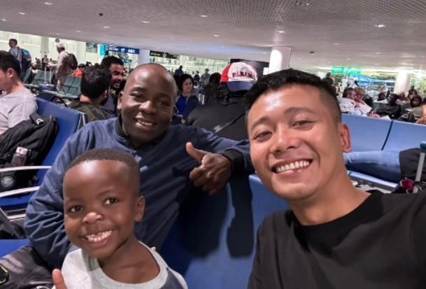 Cùng Quang Linh Vlogs về Việt Nam, idol giới trẻ Lôi Con nhận được sự quan tâm đặc biệt-3