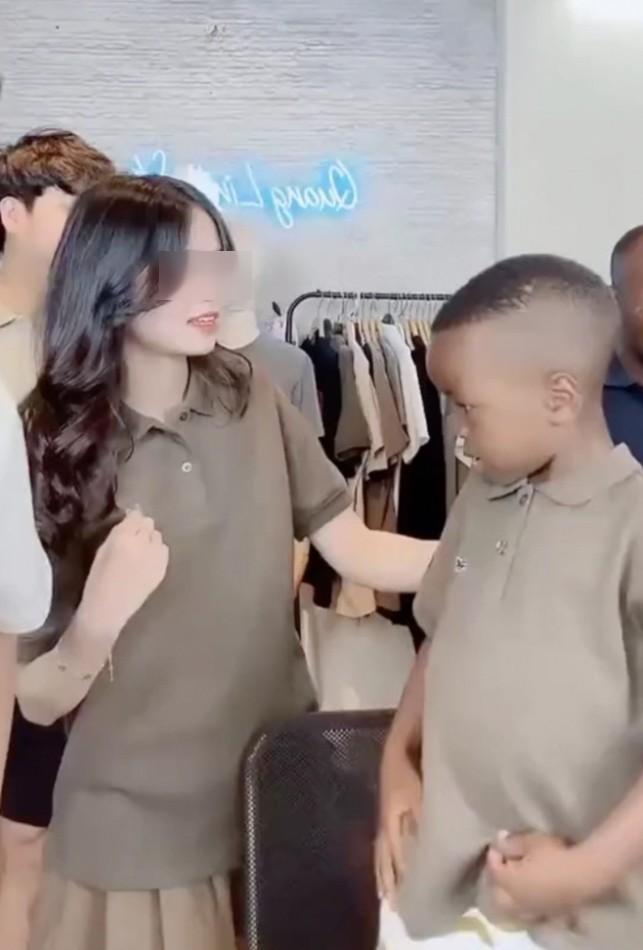 Cùng Quang Linh Vlogs về Việt Nam, idol giới trẻ Lôi Con nhận được sự quan tâm đặc biệt-5