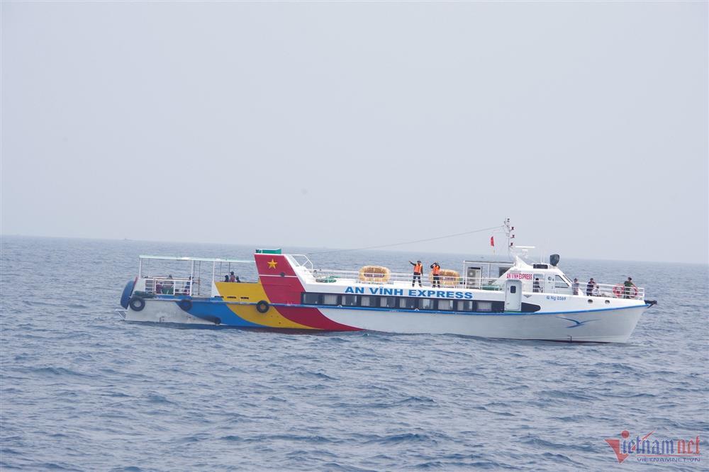 Mở rộng khu vực tìm thuyền viên mất tích vụ chìm sà lan trên biển Quảng Ngãi-3