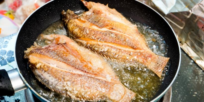 Mẹo để chiên cá không ăn dầu-1