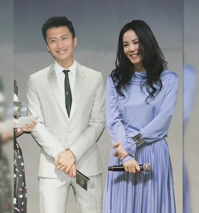 Sau nghi vấn bí mật sinh con thứ 4, Trương Bá Chi bất ngờ đổi tên con trai thứ 3 theo họ Tạ? Mối quan hệ Vương Phi và Tạ Đình Phong liệu có bị ảnh hưởng?-11