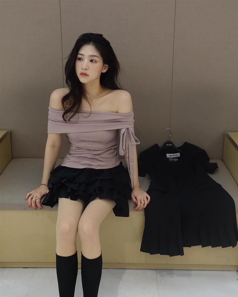 5 kiểu áo xinh xắn, lên hình đẹp chuẩn nàng thơ khi đi du lịch-1