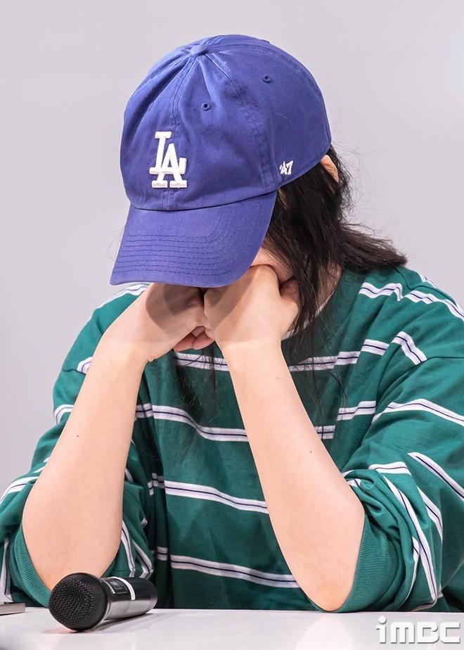 Toàn cảnh họp báo phản pháo HYBE của Min Hee Jin: Khóc nức nở, tố tập đoàn bắt NewJeans làm con tin-2