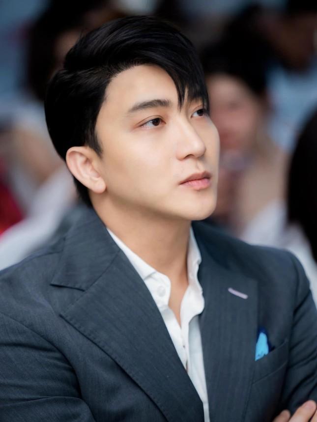 B Trần lên tiếng về đoạn video quát tháo bác bảo vệ khi đi cùng Quỳnh Kool-1