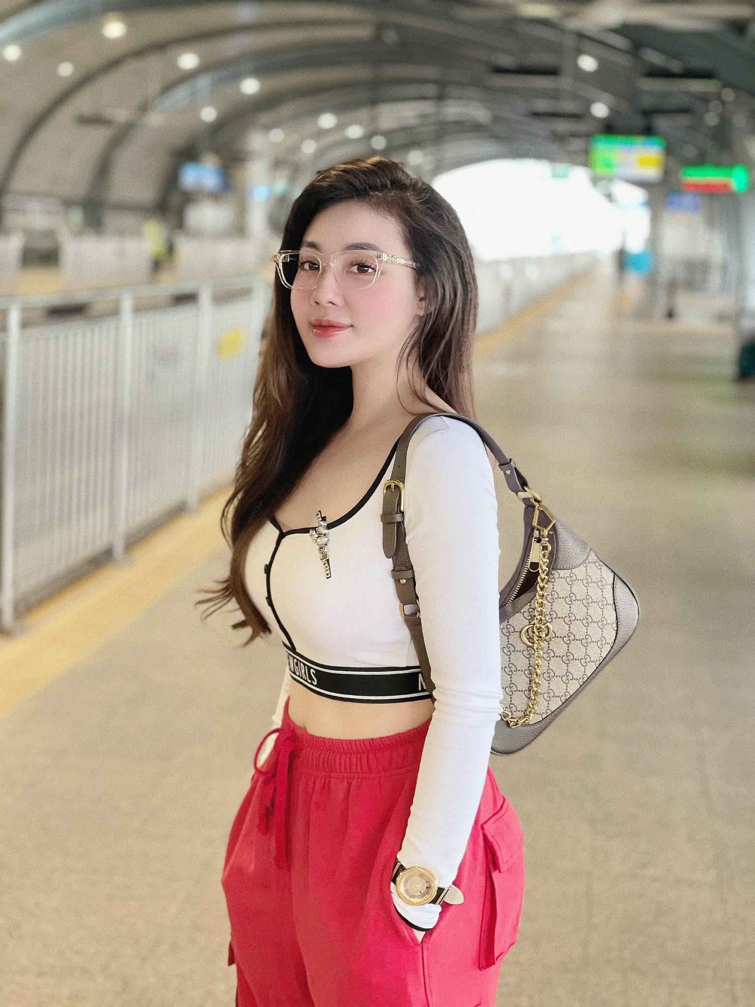 Cuộc sống giảng viên Âu Hà My từng tố chồng ngoại tình: Rời Việt Nam sang trời Tây, diện mạo lạ khó nhận ra-4