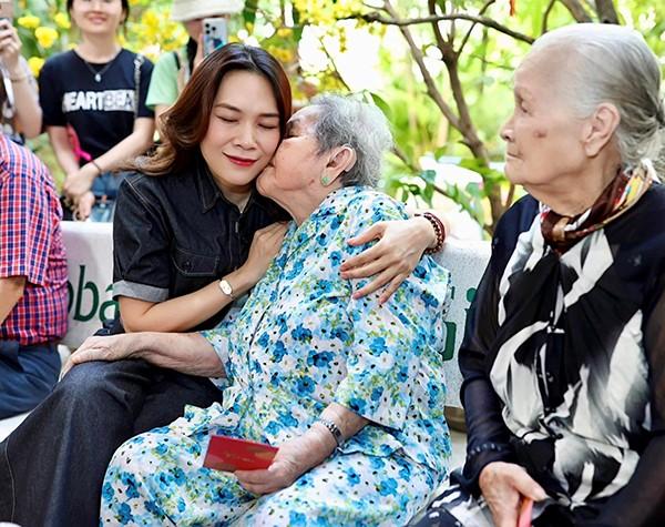 Ca sĩ gốc Đà Nẵng nổi tiếng Làn Sóng Xanh những năm 2000: 43 tuổi giàu có, trẻ đẹp nhưng độc thân-7