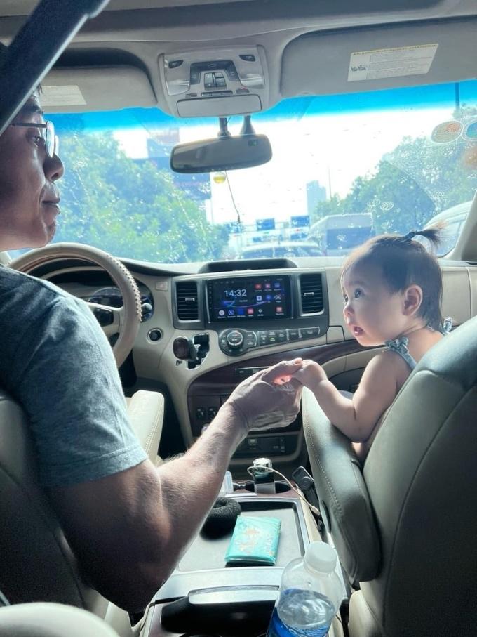 Mẹ ca sĩ Bảo Anh hào hứng khoe cháu cưng với mọi người, tiết lộ lý do công khai nhóc tỳ sau hơn 1 năm giấu kín-2