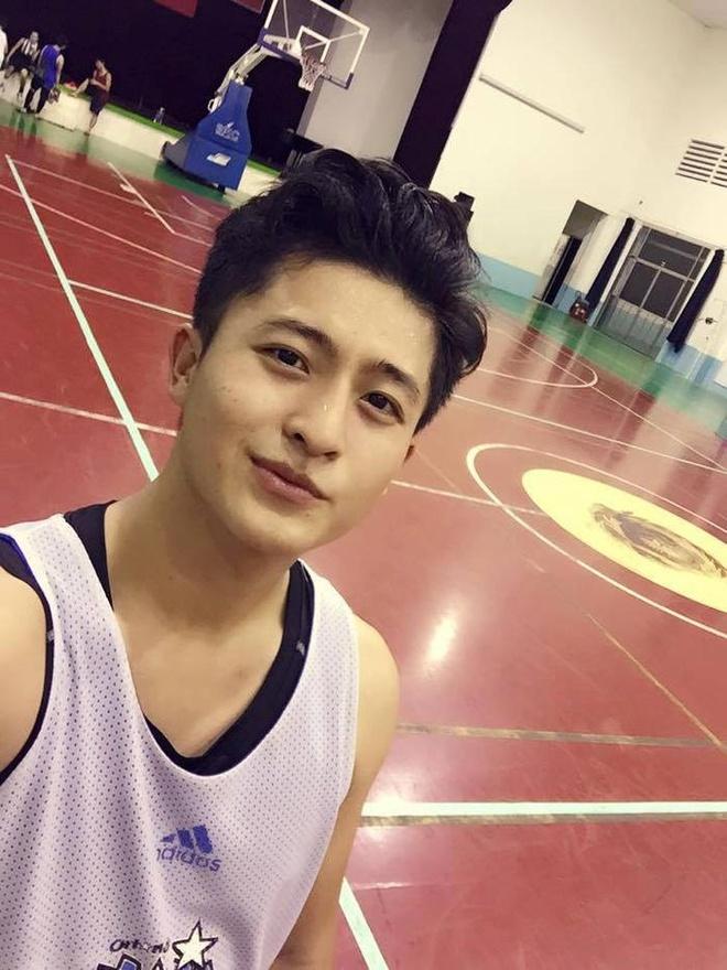 Harry Lu có cuộc sống thế nào giữa lúc Midu sắp về làm dâu hào môn?-1