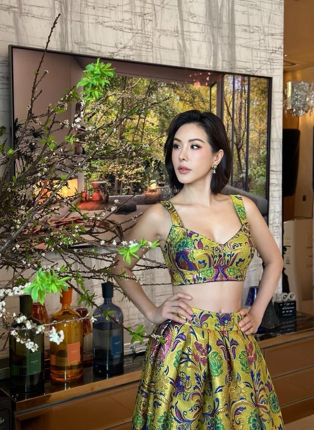 Nhan sắc gợi cảm tuổi U50 của Hoa hậu thơm nhất showbiz Việt, sống giàu sang trong dinh thự như lâu đài-10