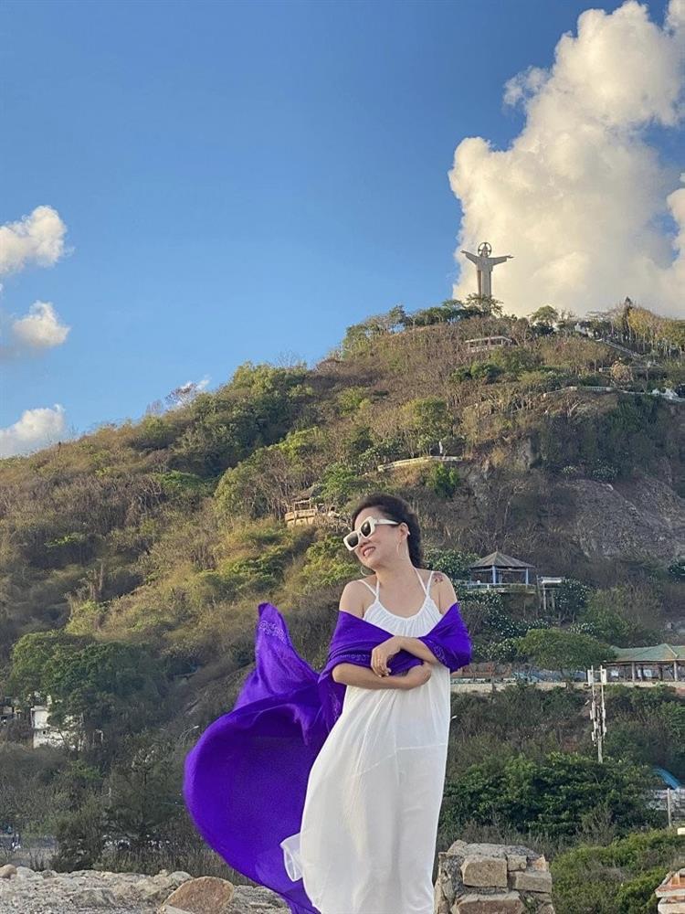 Người đàn bà quyền lực ‘chống lưng’ cho ca sĩ Bảo Anh, tuổi U60 vẫn quyến rũ, xinh đẹp, trẻ trung hơn tuổi thật-8