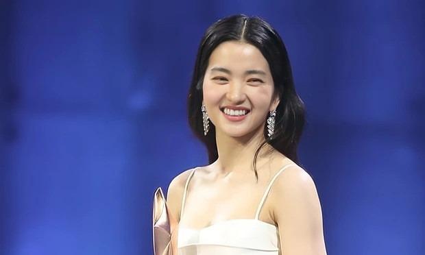 Kim Tae Ri - Từ nhân viên phục vụ đến nữ diễn viên giành giải thưởng Baeksang-1