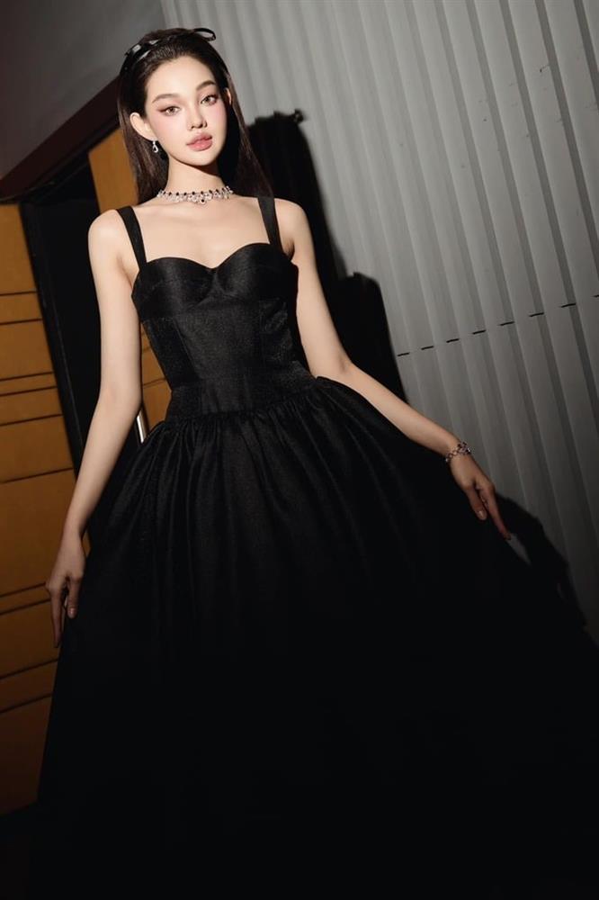 Búp bê sống Bé Quyên sở hữu gu thời trang thanh lịch nhưng quý phái-2