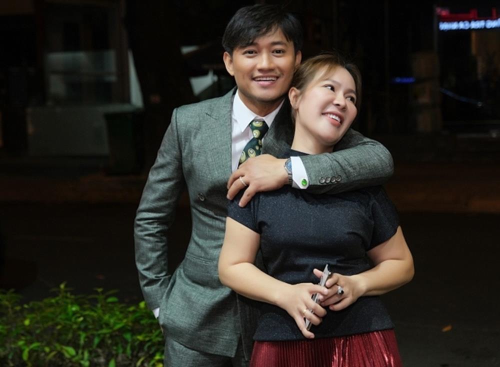 Nhan sắc ‘vợ đại gia’ của các sao nam Vbiz: Người thân hình bốc lửa, người bị chê kém sắc-6