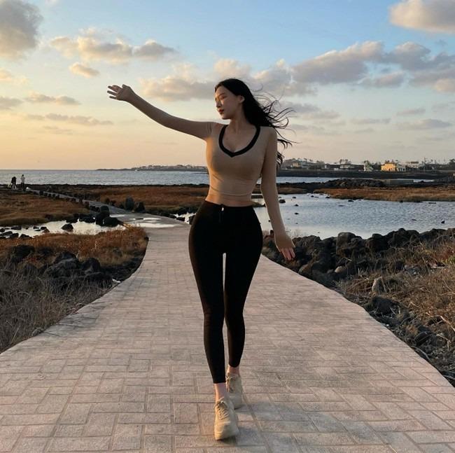 Cô gái có body đẹp như búp bê phiên bản đời thực-3