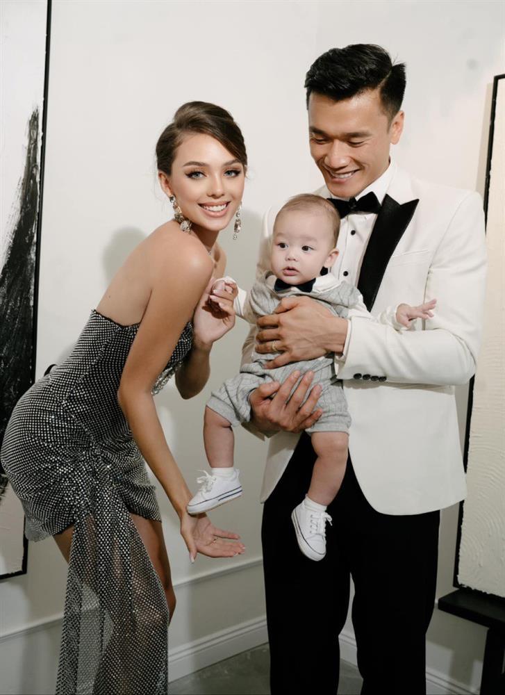 Con trai 17 tháng tuổi của thủ môn Bùi Tiến Dũng nói tiếng Việt, ra dáng truyền nhân tương lai của bố-1