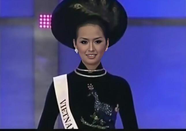 Mai Phương Thúy từng bị thất lạc 140kg hành lý, phải mặc lại trang phục trong Miss World-2