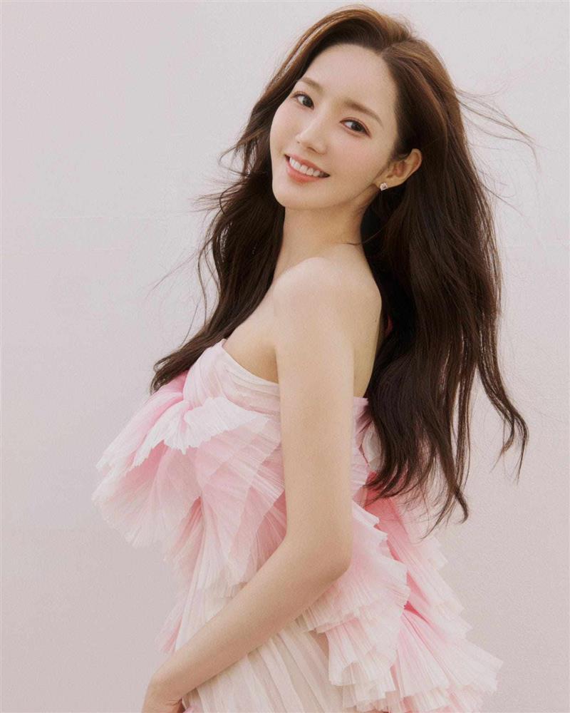 Nữ thư ký đẹp nhất châu Á có thân hình gợi cảm nhờ chăm sóc kỹ càng-3