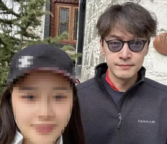 Rầm rộ thông tin Hồ Ca đã âm thầm ly hôn bà xã trợ lý, ngoại hình già nua và tóc bạc trắng vì tâm lý bất ổn?-5