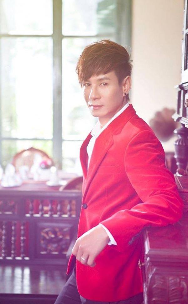 Ca sĩ đình đám những năm 2000: Lấy vợ trẻ kém 17 tuổi, tài sản khủng nhưng vẫn giữ lối sống giản dị-1