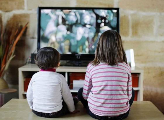 Tối nay có bóng đá Việt Nam, con có về kịp không?-1