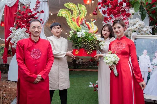 Con rể hơn mẹ vợ một tuổi ở Lào Cai: Cô dâu tiết lộ mức lương của chồng, lệch tuổi nhưng rất hợp nhau-3