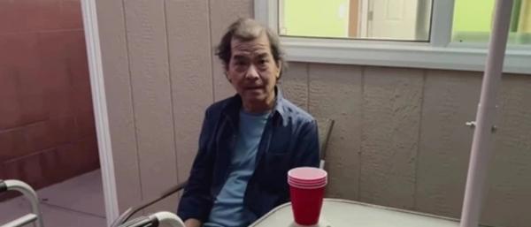 Giọng ca huyền thoại sống nghèo khổ và bệnh tật-2