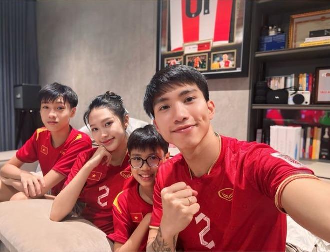 Đoàn Văn Hậu cùng Doãn Hải My thức đêm cổ vũ U23 Việt Nam, nhan sắc mẹ bầu sắp sinh gây chú ý!-1