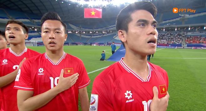 Đoàn Văn Hậu cùng Doãn Hải My thức đêm cổ vũ U23 Việt Nam, nhan sắc mẹ bầu sắp sinh gây chú ý!-4