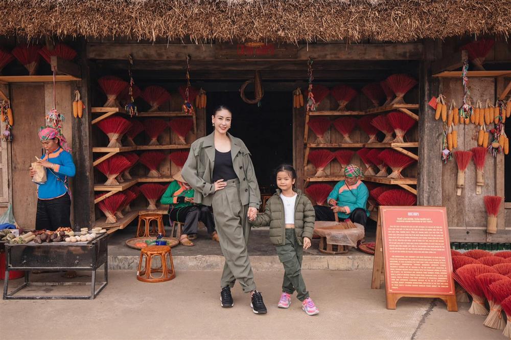 Dàn hoa, á hậu mặc nóng bỏng trong kỳ nghỉ lễ 30/4-10