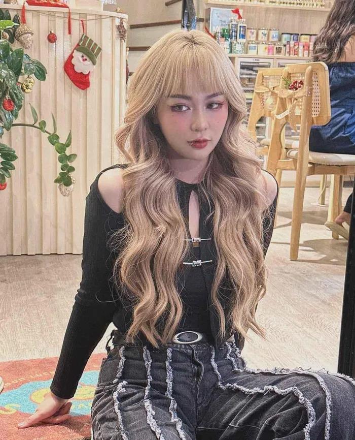 Nữ streamer giàu nhất Việt Nam chăm diện đồ cut-out, ngày càng xinh đẹp-2