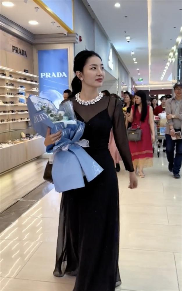 Danh tính nàng dâu đang gây sốt trong Lật Mặt 7: Thành viên hội nhiều chuyện phim Cô Gái Xấu Xí, lão hóa ngược sau 15 năm-2