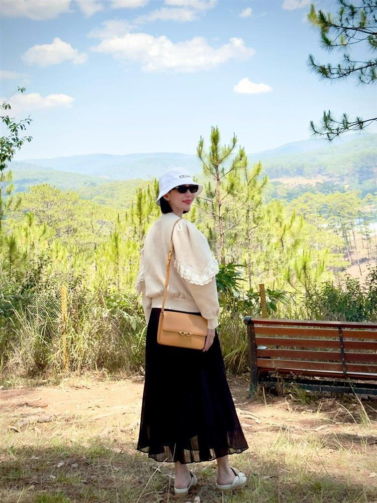 Loạt sao Việt lên núi, xuống biển tránh nóng-2