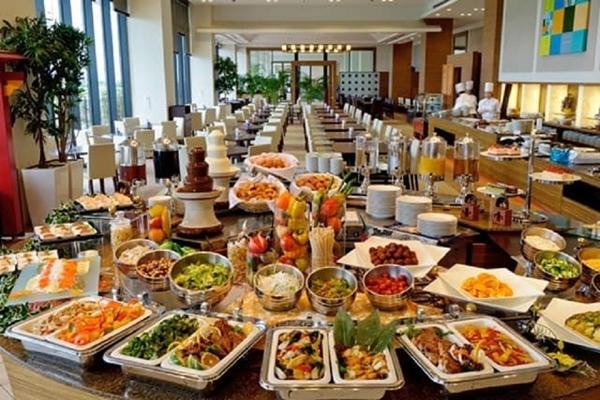 Có được mang đồ ăn thừa trong buffet sáng khách sạn về phòng?-1