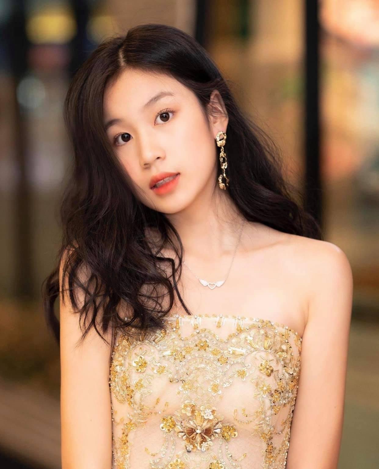 Nhan sắc tuổi đôi mươi nổi bật của ái nữ nhà sao Việt, được ủng hộ nối nghiệp bố mẹ-17