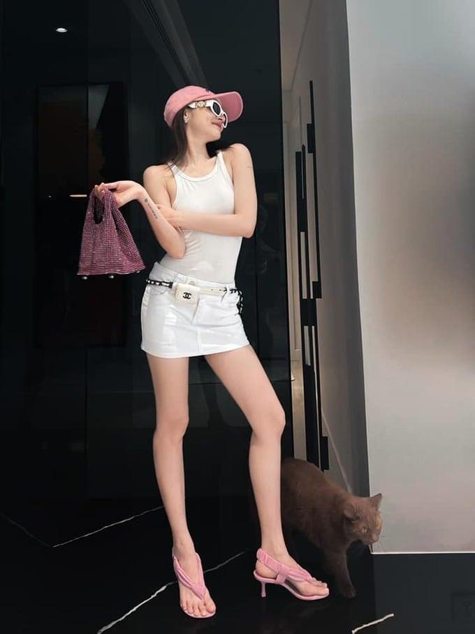 Thời trang hack tuổi và tôn dáng đỉnh cao của Bảo Anh-1