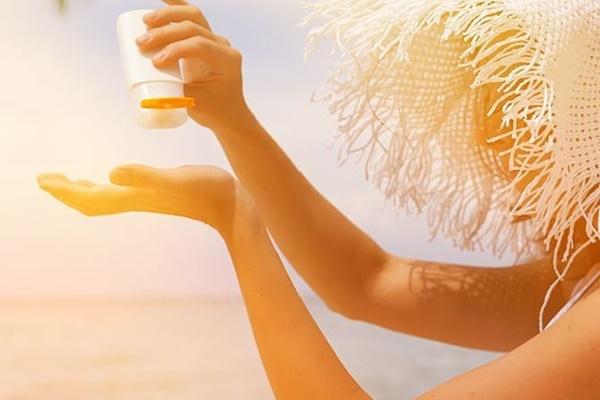 Thoa kem chống nắng bao lâu thì có thể tiếp xúc với nước?-3